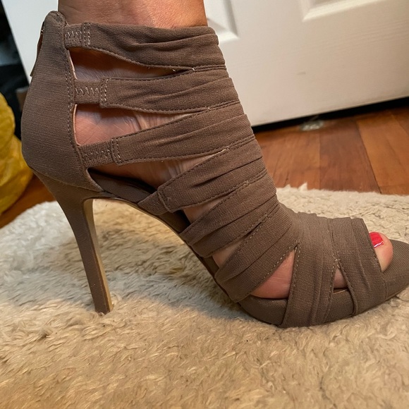 BCBG Stilettos - Picture 4 of 6